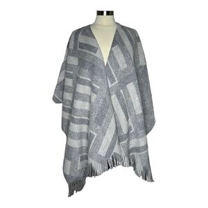 E STUDIO Soft fleece knit cape w/ fringe ends, reversible to solid